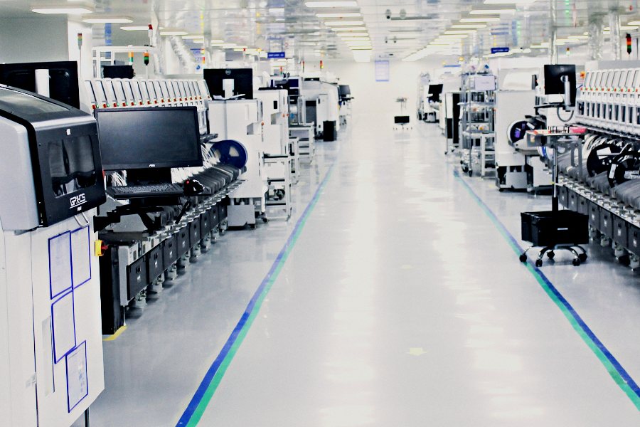 Component feeder banks on an SMT placement machine
